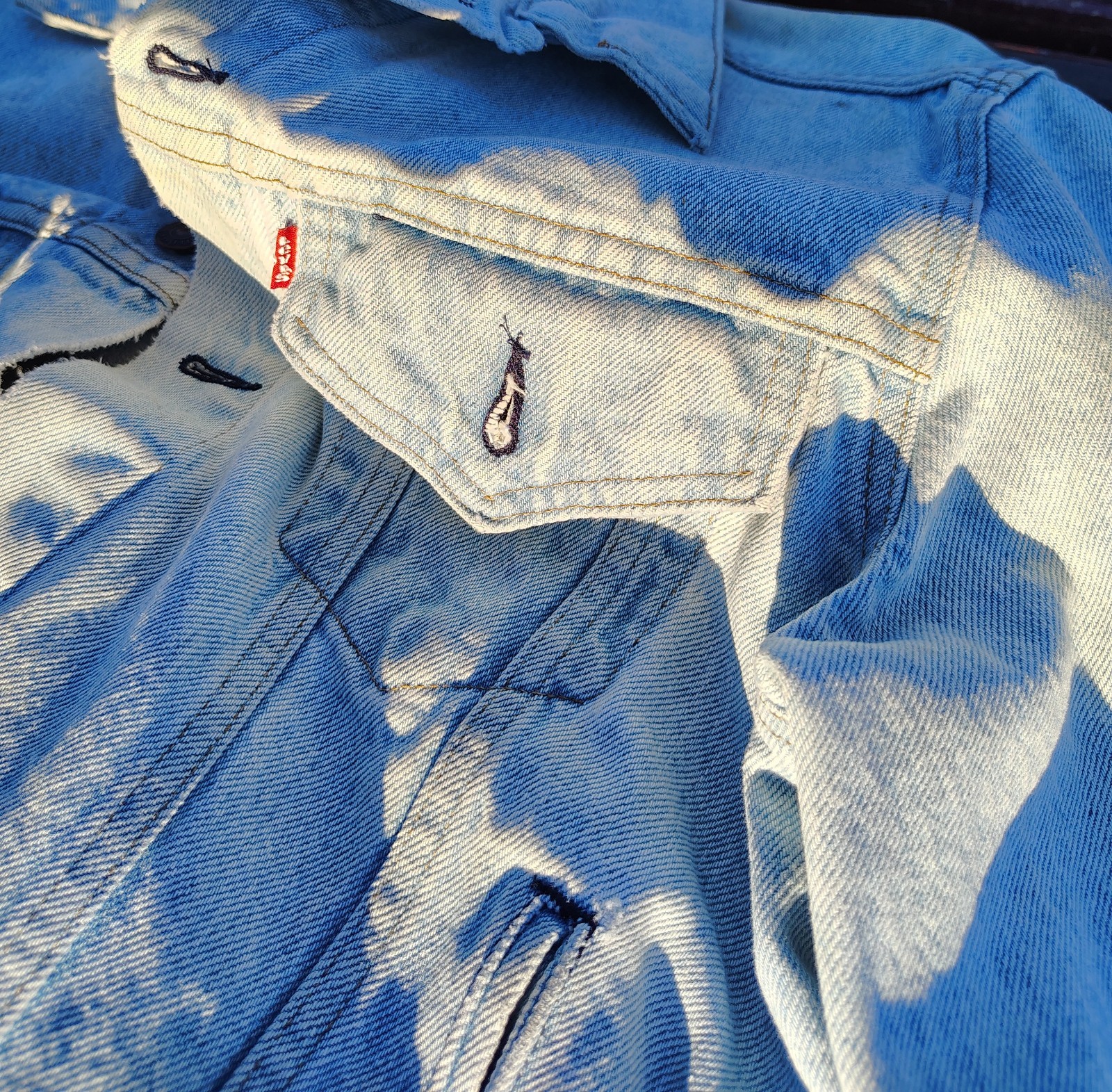 Levi's Light Blue Button Collared Short Denim Jac… - image 3