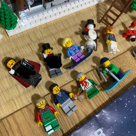 LEGO Creator Expert 10249 Winter Toy Shop Christmas Market Light Parts Used