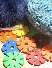 Pompom Wheels Attach Pompoms To Hats Easily Without Sewing! pack of 5