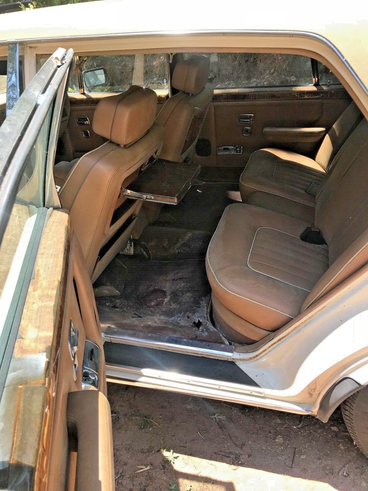 BENTLEY TURBO MULSANNE, EIGHT PAS JAR. WORLDS LARGEST ROLLS ROYCE SPUR INVENTORY