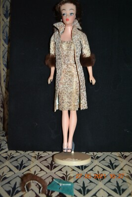 Vtg BARBIE #961 EVENING SPLENDOUR 1964 Outfit Set w/1960 Mitzi Doll Stand 