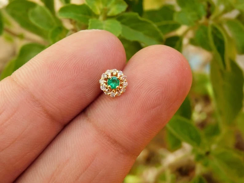 0.06 Ct Round Cut Natural Emerald Diamond Nose Stud Piercing Pin 14K Yellow Gold - Image 3 of 4