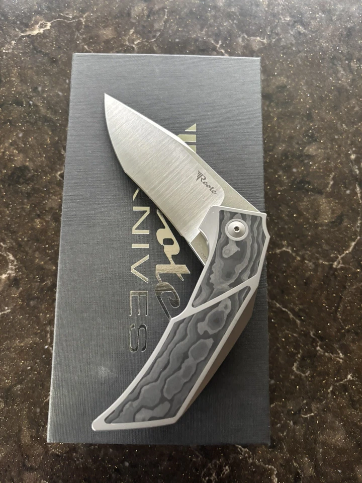 Nuevos cuchillos Reate T3500 Framelock CF T3500 FAT CARBON NEGRO CAMUFLAJE Foto 4 de 4