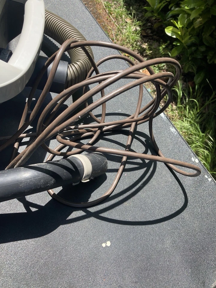 Panasonic MC-2730 Canister Vacuum HEPA FILTRATION - Image 4 of 4