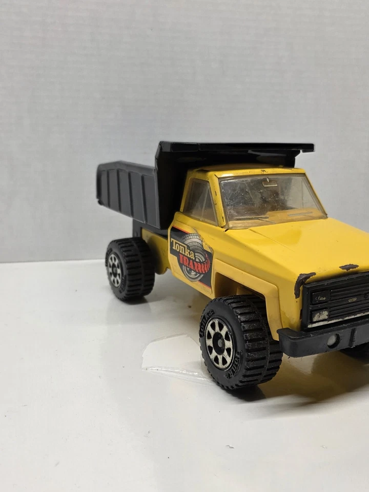 Vintage 1983 Tonka Trax Dump Truck Tonka Traxxx Metal Yellow Made In USA Chevy - Image 4 of 4