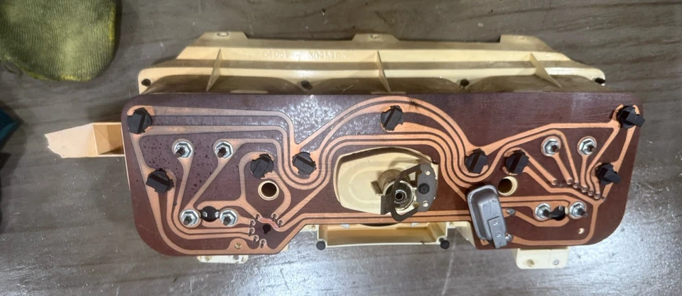 81-89 道奇 D100/D150/D250 RamCharger 速度计量器 — 第 3/4 张图片