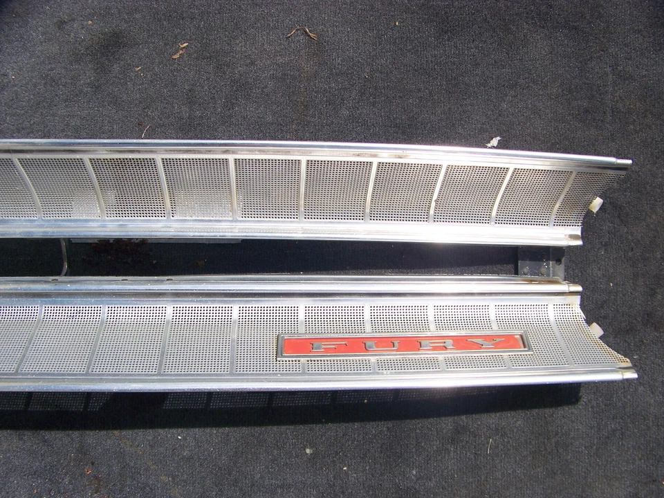 1971 PLYMOUTH FURY CUSTOM SUBURBAN STATION WAGON GRILL NICE OEM - Image 3 of 4