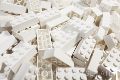 LEGO STEINE 500 x WEISS 2x4 Pin brandneu in einer durchsichtigen versiegelten Tasche gesendet - Bild 1 von 3