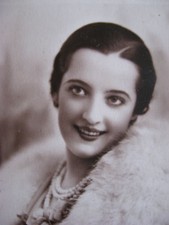 Cpa Miss FRANCE 1930 studio Pergay fourrure garçonne Lucienne NAHMIAS 1932