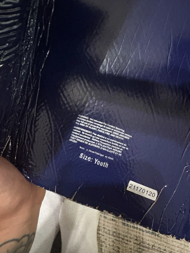 Casco de combate acolchado Century protector facial y protector de pecho juvenil grande Foto 4 de 4