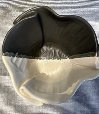 Signed HILBORN Canadian Art Pottery Pinch Pot / Guacamole bow Gray & White 