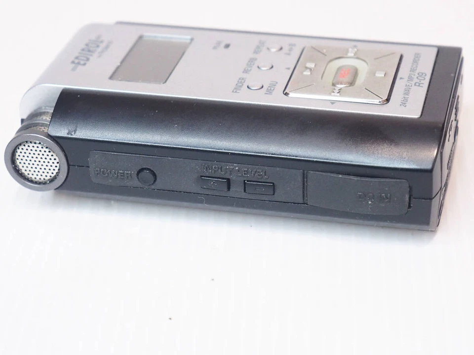 ROLAND Edirol R-09 24 bit Wave MP3 Recorder Digital Audio - Image 4 of 4