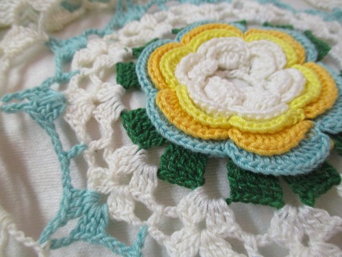 Vintage 4 hand Crochet Doilies white pink green turquoise purple floral - Picture 2 of 6