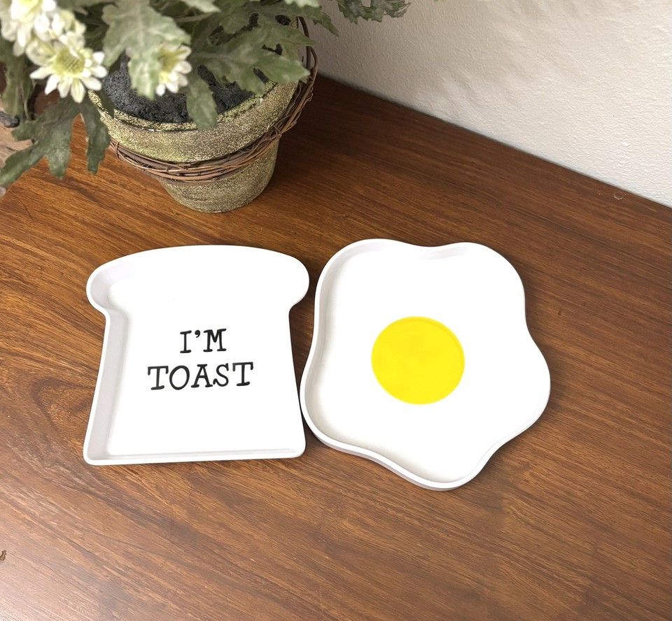 Melamine egg-and-toast plates that look straight out of a Saturday morning cartoon — pure kidcore chaos for the breakfast table.