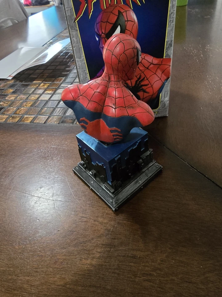 Marvel Bowen Mini-Bust 🕷 Spider-man 🕸 2001 Limited #8373/12000 Comic MCU Gift - Image 3 of 4