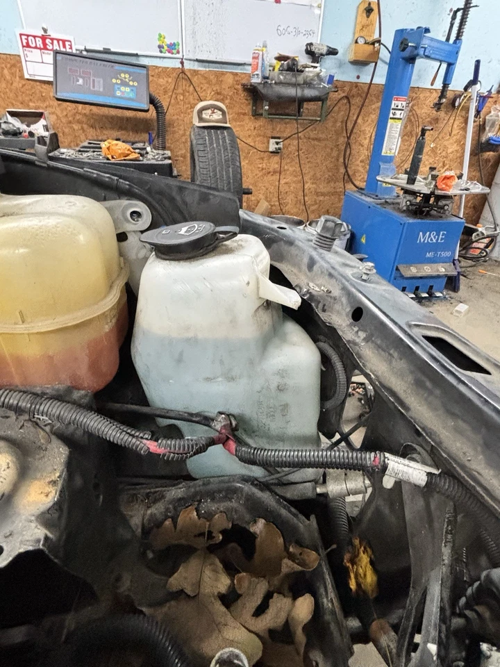 Depósito de refrigerante Saturn Vue 2002-2007 OEM Foto 2 de 2