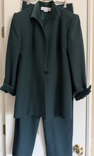 Christian Dior Vintage Dark Green 100 Wool, Velvet Collar 2 Piece Suit Size 10