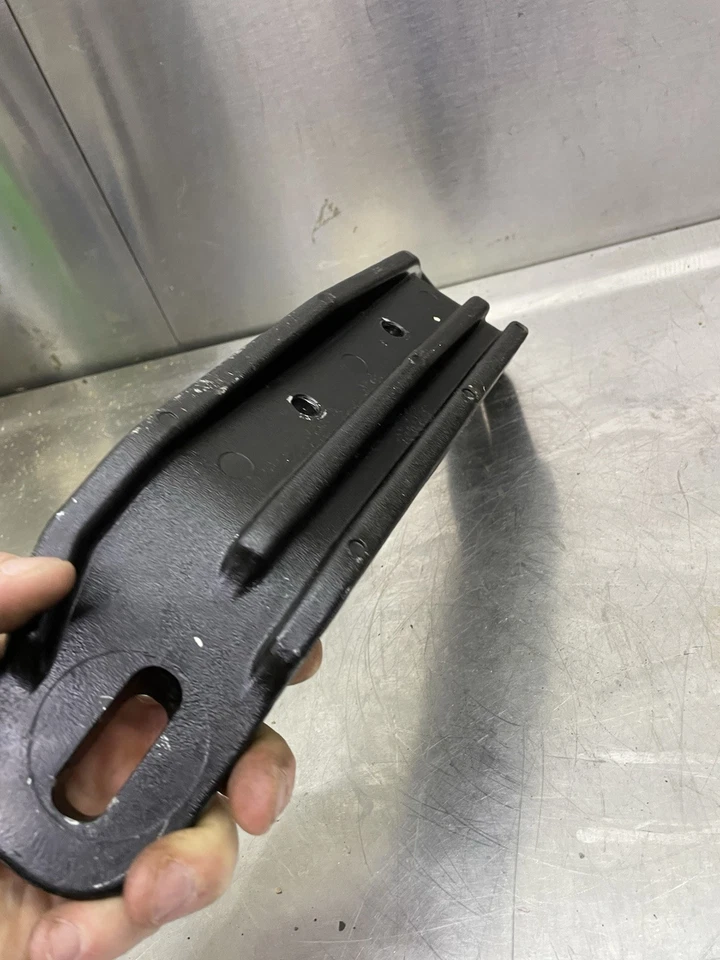 Placa de montaje fundida trasera Polaris SL SLT SLX PRO 780 785 1996-2000 OEM #56305777 Foto 4 de 4