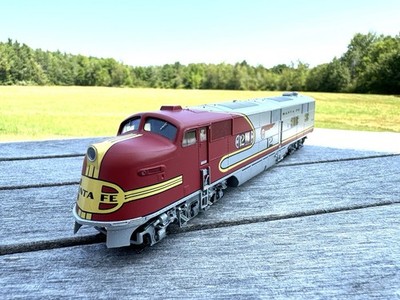 Life Like Proto 2k  Santa Fe EMD E6A Diesel Locomotive 12 H.O.  1:87