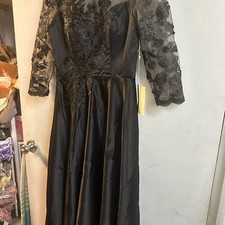 Elegant Black Lace Evening Gown