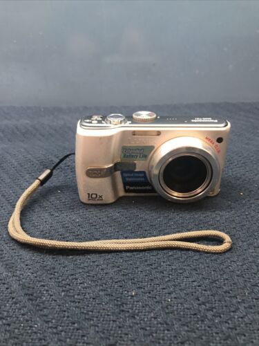 Panasonic LUMIX DMC-TZ1 Digital Camera Silver with Strap NO BATTERY WORKS - Picture 1 of 14