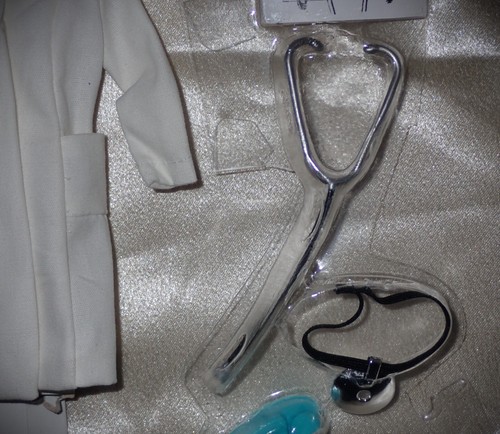 Barbie Doctor 1973 Repro / Reproduction Fashion & Accessories ~ Newly Unboxed - Picture 8 of 12