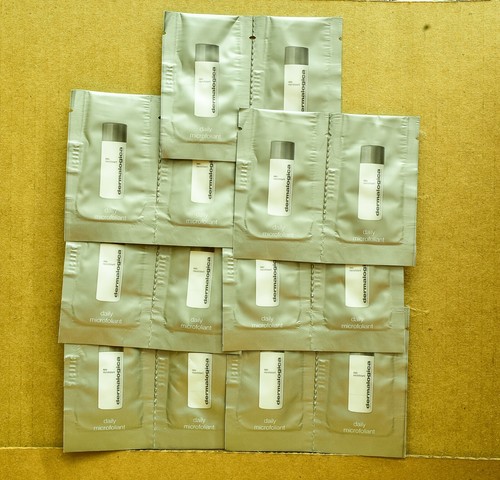 Dermalogica Travel Sample Packs Daily Microfoliant (14-single use packets) - Picture 2 of 3