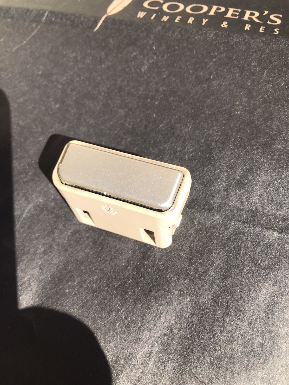 2004 2005 2006 2007 2008 2009 2010 Lincoln Town Car armrest door bin