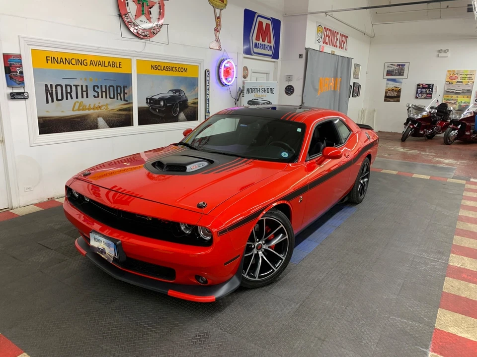 2018 Dodge Challenger - 392 HEMI SCAT PACK SHAKER - LOW MILES -SEE VIDEO - Image 2 of 4