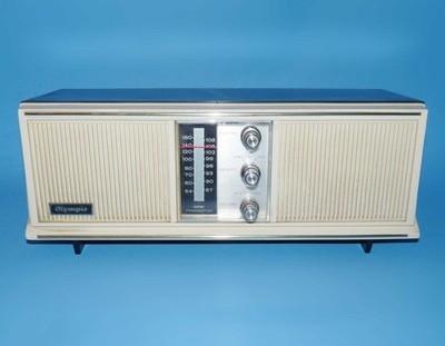 Olympic Lear Siegler Nine Transistor AM FM Table Radio AFM32 Japan c 1966