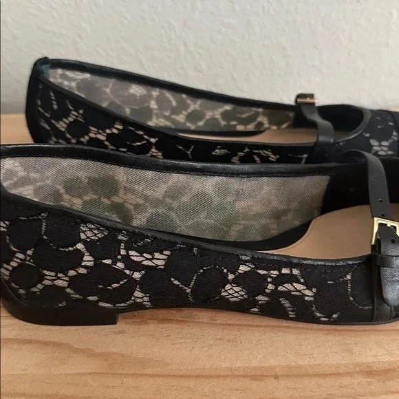 Pisos de encaje negro Tory Burch con hebilla dorada 8,5 M Foto 4 de 4
