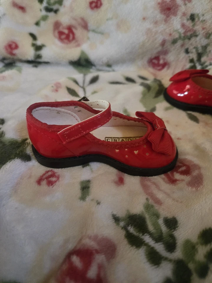 Zapatos de bebé rojos Baby Jane suéteres de cuna Foto 2 de 4