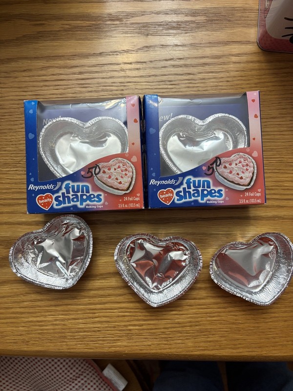 2 Reynolds HEARTS Fun Shapes Boxes of 24-count Foil Baking Cups 2006