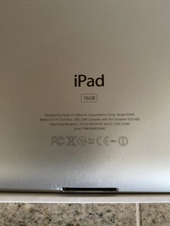 Apple iPad 2 16GB, Wi-Fi, 9.7in - Excellent Condition - Model A1395 - Image 4 of 4