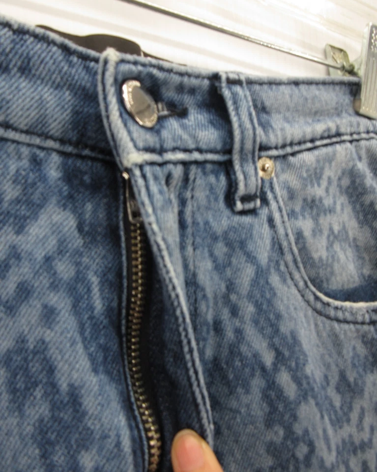 Pantalones de mezclilla Love Moschino para mujer 28 azules cónicos tiro alto piel de serpiente Italia Foto 2 de 4