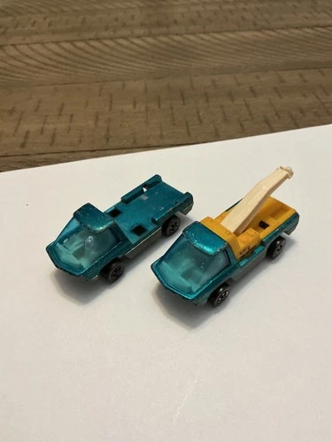 2 preowned Hot Wheels The Heavyweights 1969 Tow Truck red line