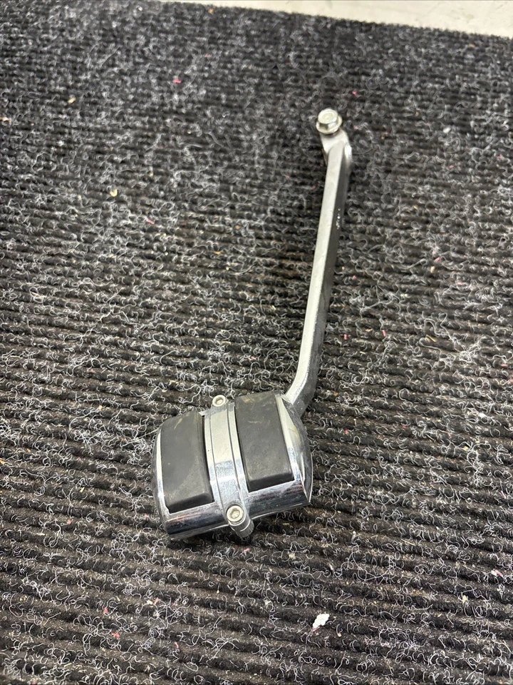 07 - 13 2009 Kawasaki Vulcan 900 VN900C rear brake pedal lever - Image 4 of 4