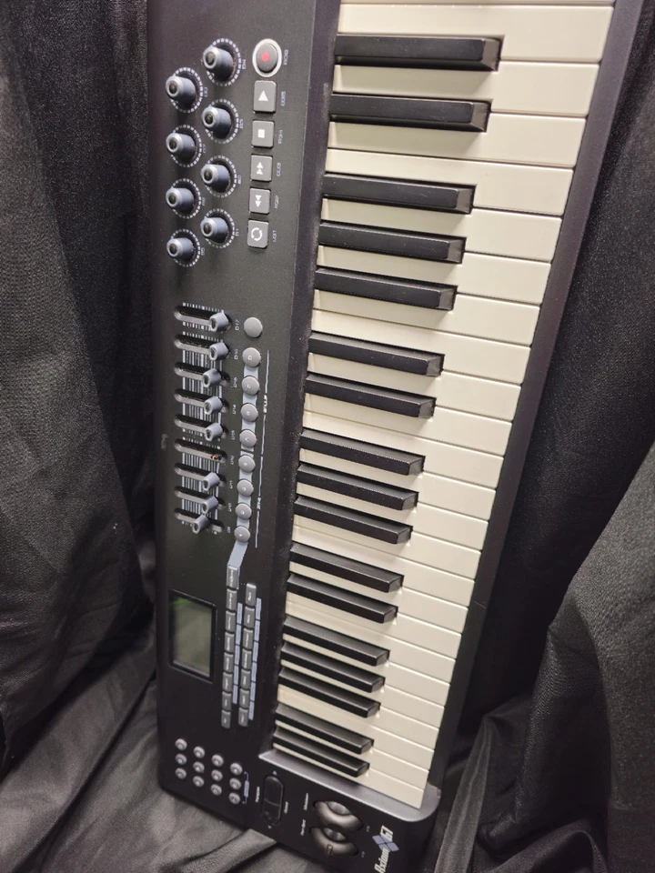 M-AUDIO Midi Controller Axiom 61 (2nd Generation) in gutem, gebrauchtem Zustand - Bild 2 von 3