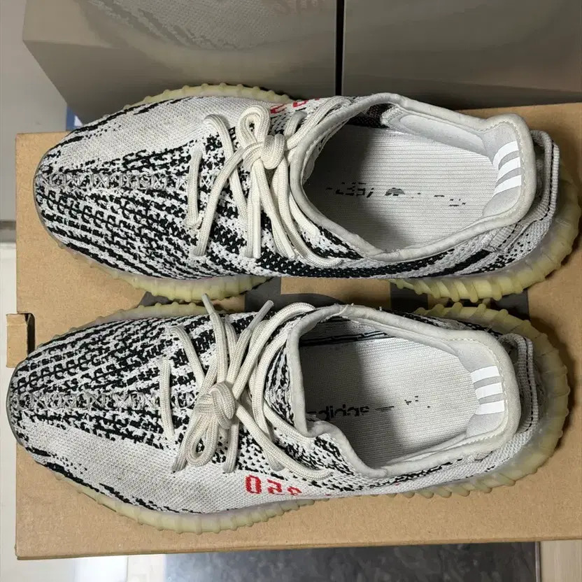 Adidas Yeezy Boost 350 V2 Zebra Sneakers White Black thumbnail 6