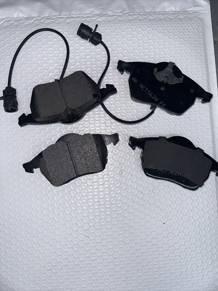 Pastillas de freno delanteras cerámica audi a4, a6, a8 quattro akebono act555 pro-act Foto 3 de 4