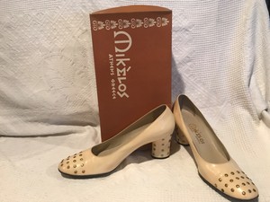 zapatos salon tachuelas