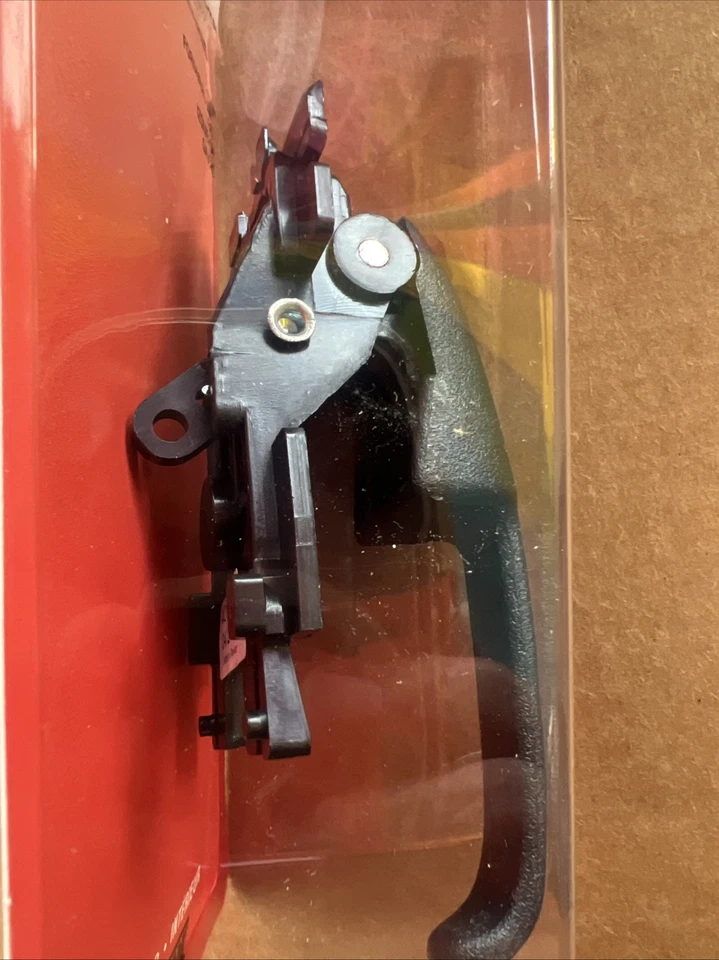 Manija de puerta interior Dorman 77155CD compatible con modelos seleccionados de Ford / Mercury Foto 2 de 3