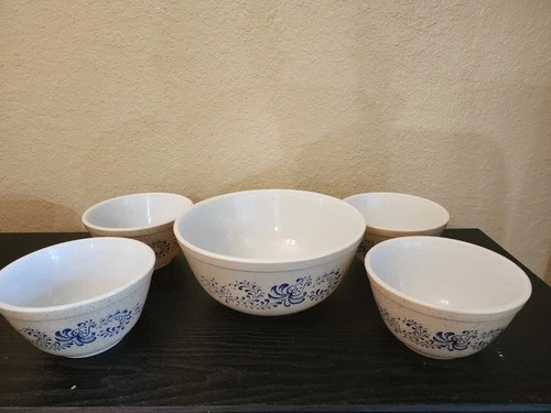 Vintage Pyrex Homestead 5 Piece Nesting Mixing & Bowl Set (4)#401 & #403