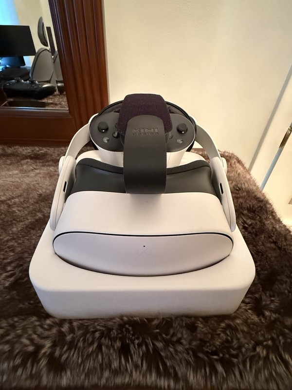 Open Box Meta Quest 3S VR Headset 128GB With Brand New Pro Strap