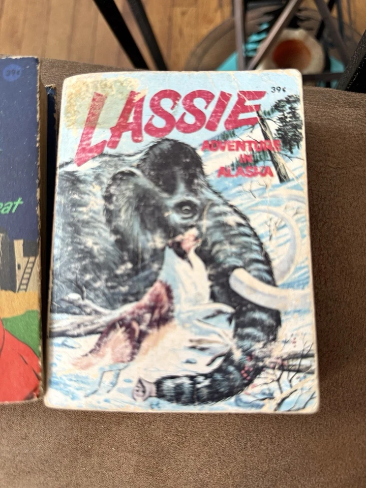 Three Big Little Book: Invaders Alien; Lassie Adventure In Alaska; Fantastic Four Foto 4 de 4