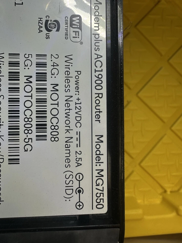 Motorola MG7550 16X4 Cable Módem Plus AC1900 Router WiFi con Adaptador de CA Foto 4 de 4