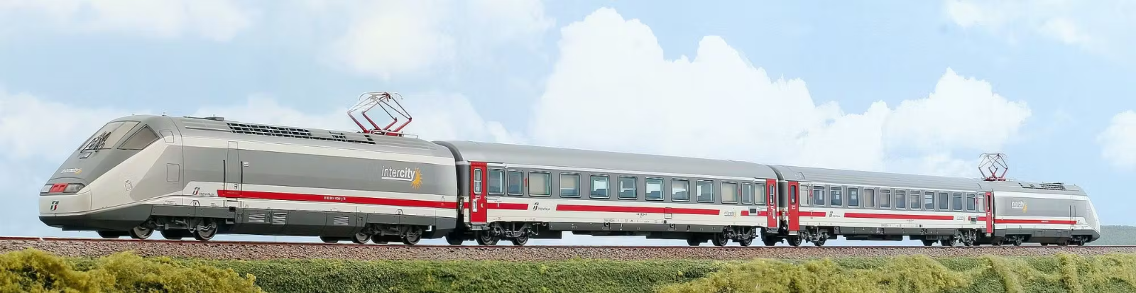 Acme 70112 Set Intercity Day 2 E414 +2 Coaches Livery White Headband Red