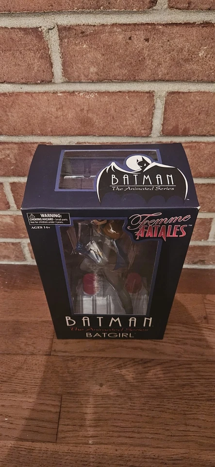 Batman La Serie Animada BATGIRL Mujer Fatales PVC 2015 Foto 3 de 4