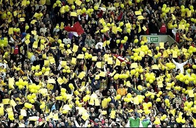 Arsenal fans FA Cup semi final v Manchester United Villa Park Birm- Old Photo