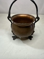 VINTAGE MINI CAULDRON HAMMERED COPPER FOOTED TWISTED IRON HANDLE GERMANY 6" Diam